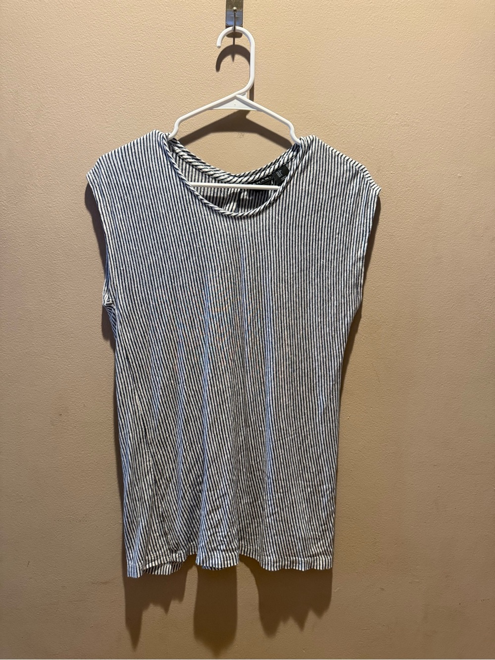 Tahari 100% linen top size small